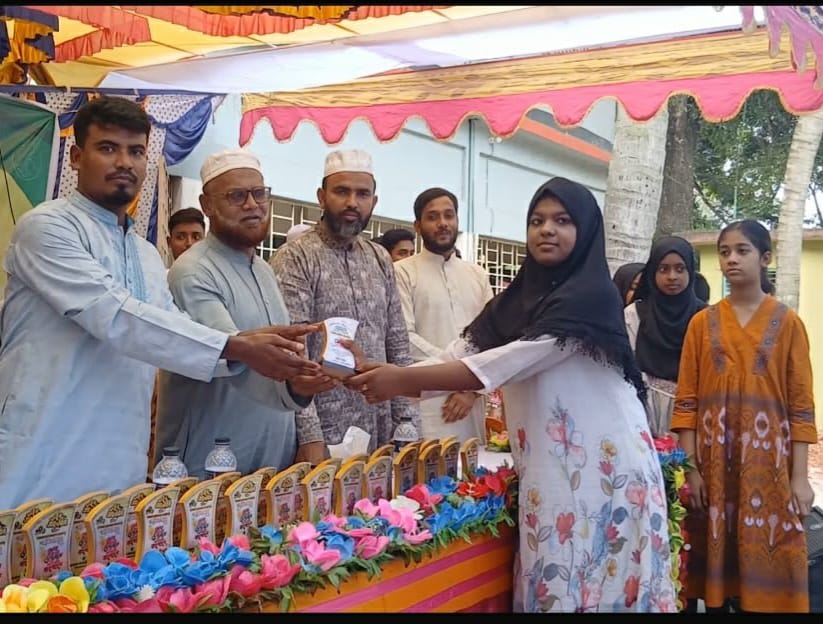 সলঙ্গায় কৃতি শিক্ষার্থীদের সংবর্ধনা