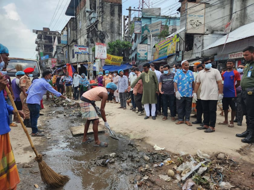 ডেঙ্গু প্রতিরোধে শেরপুরে পরিচ্ছন্নতা অভিযান, পরিষ্কার করা হলো সড়ক ও হাট-বাজার