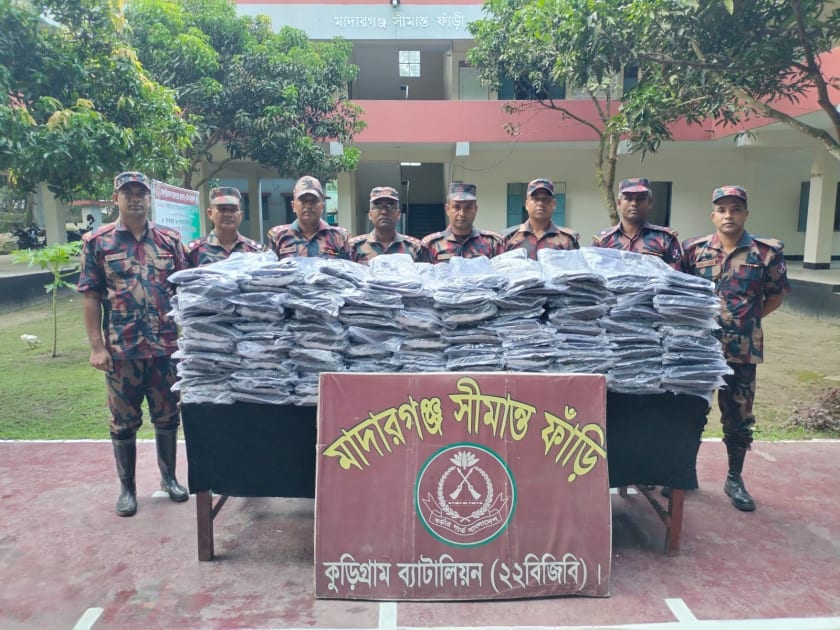 কুড়িগ্রাম সীমান্তে ২২ বিজিবির সাঁড়াশি অভিযান, ২০ লাখ টাকার চোরাচালানি পণ্য জব্দ