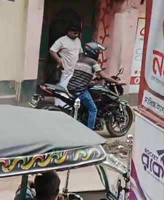 শেরপুরে প্রকাশ্যেই চলছে মাদকের লেনদেন