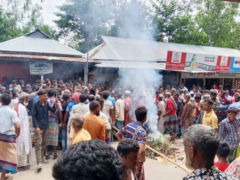 সারের দাবিতে কুড়িগ্রামে ফের কৃষকদের সড়ক অবরোধ