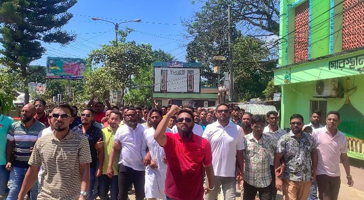 সারাদেশে কর্মসূচির অংশ হিসেবে কুড়িগ্রামে যুবদলের বিক্ষোভ মিছিল