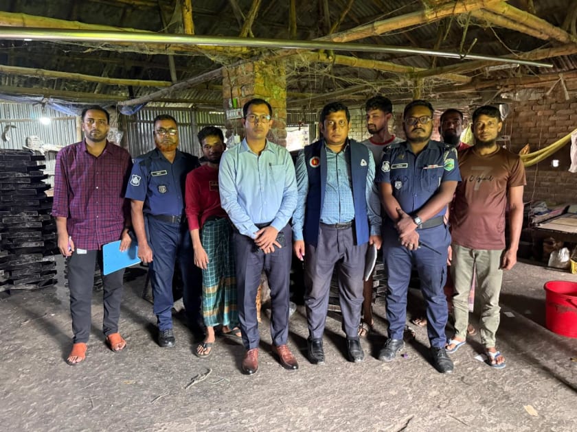কাহালুতে মান সনদ ছাড়াই ব্রেড-বিস্কুট উৎপাদন, বেকারিকে ১২ হাজার টাকা জরিমানা