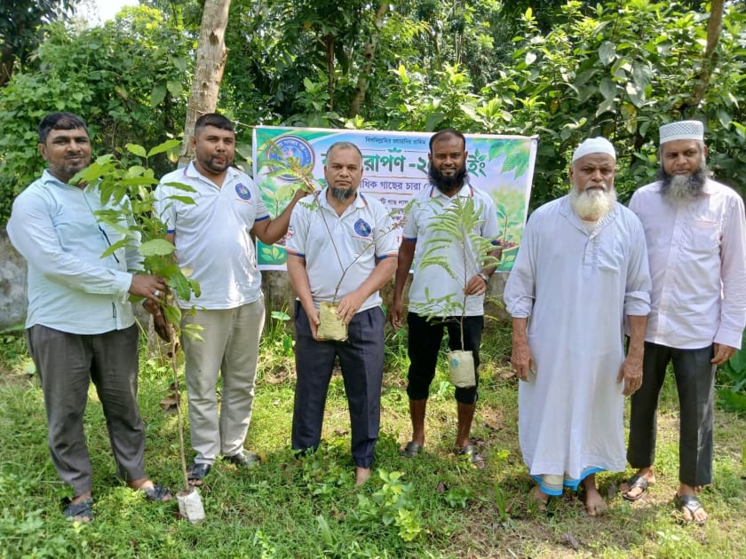 সবুজ সলঙ্গার প্রত্যয়ে 'প্রিয় সলঙ্গার গল্প'র বৃক্ষরোপণ   