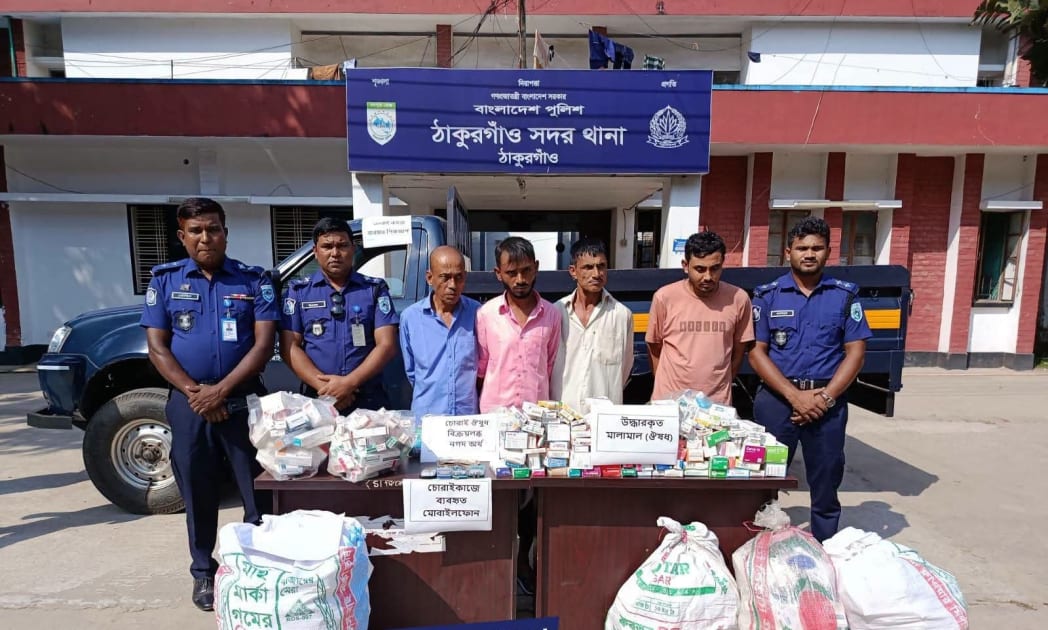 ঠাকুরগাঁও গোবিন্দগঞ্জে অভিযানে চোরসহ ওষুধ ব্যবসায়ী গ্রেপ্তার-৩ 