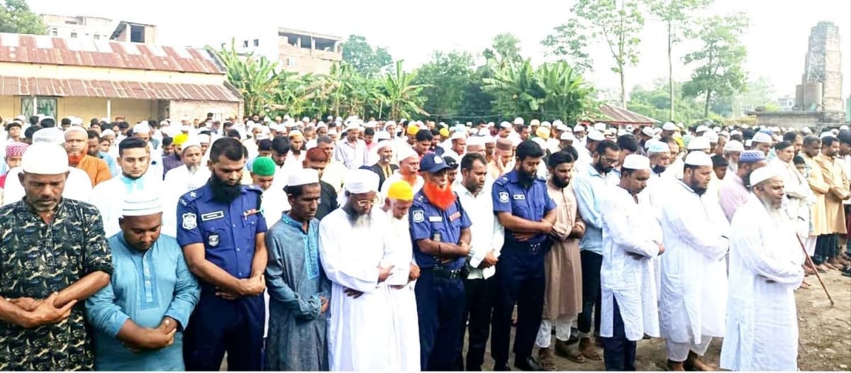 দুপচাঁচিয়ায় প্যারোলে মুক্তি পেয়ে মায়ের জানাজায় আ'লীগ নেতা সাবেক মেয়র বেলাল হোসেন 