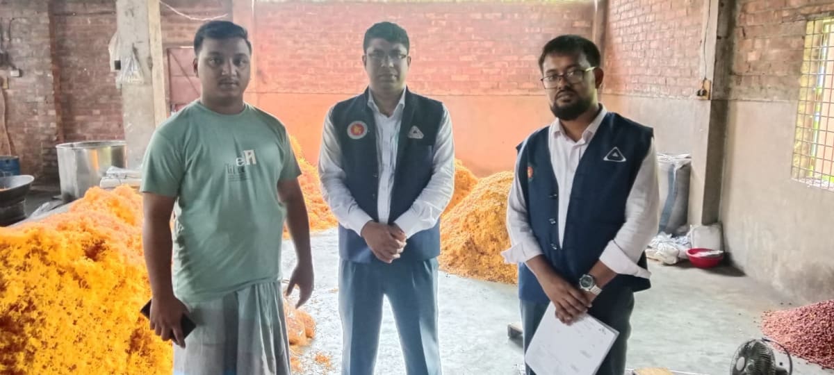 বগুড়ায় চানাচুর কারখানায় বিএসটিআইয়ের অভিযান, লাইসেন্স নিতে ৭ কর্মদিবসের সময়