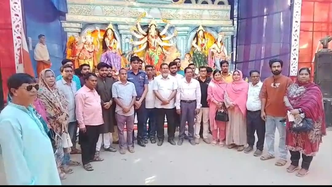 দুপচাঁচিয়ায় এমপি আব্দুল মহিতের  বিভিন্ন পূজা মন্ডপ পরিদর্শন