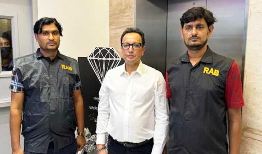 ৬৭৮ কোটি টাকা পাচারের অভিযোগে ডায়মন্ড ওয়ার্ল্ডের এমডি গ্রেপ্তার