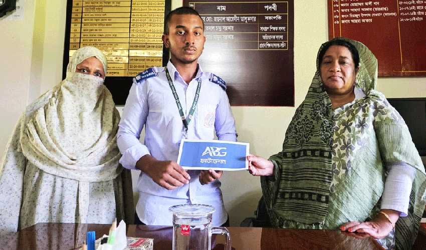 দারিদ্র্য থামাতে পারেনি শুভর স্বপ্ন, পাশে দাঁড়াল এবিজি ফাউন্ডেশন