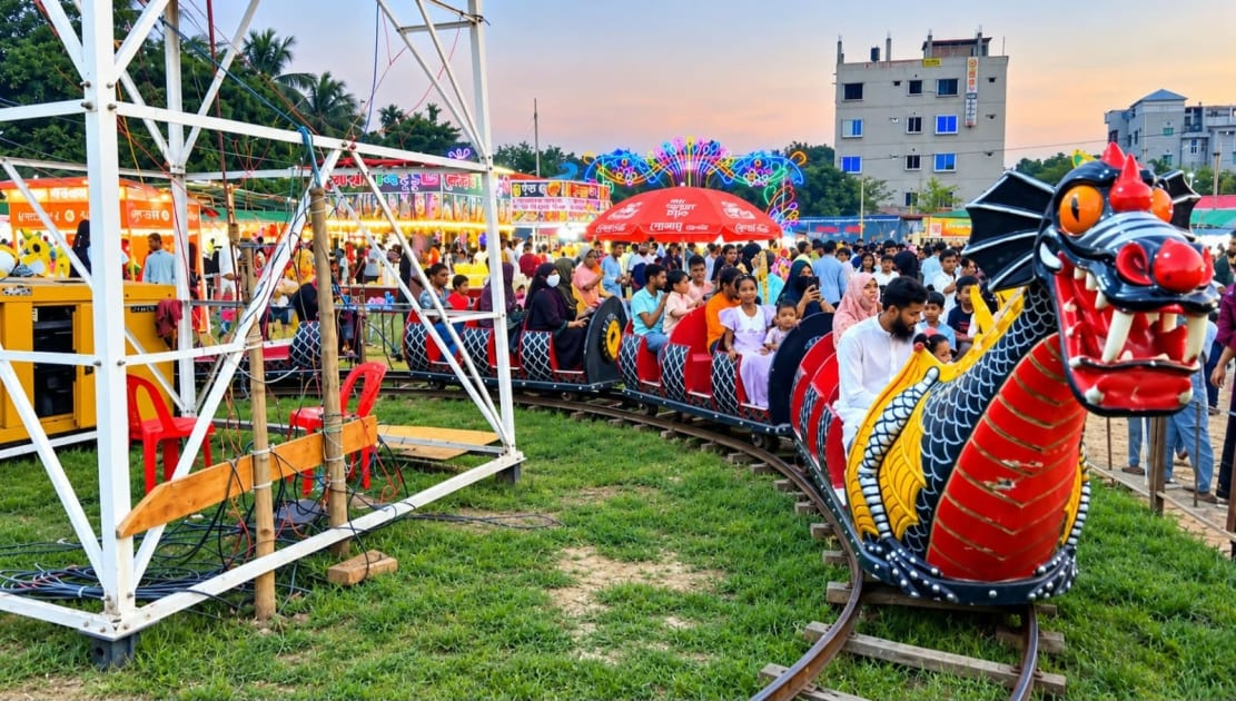 উল্লাপাড়ায় মাসব্যাপী চলছে জমজমাট বাণিজ্য মেলা