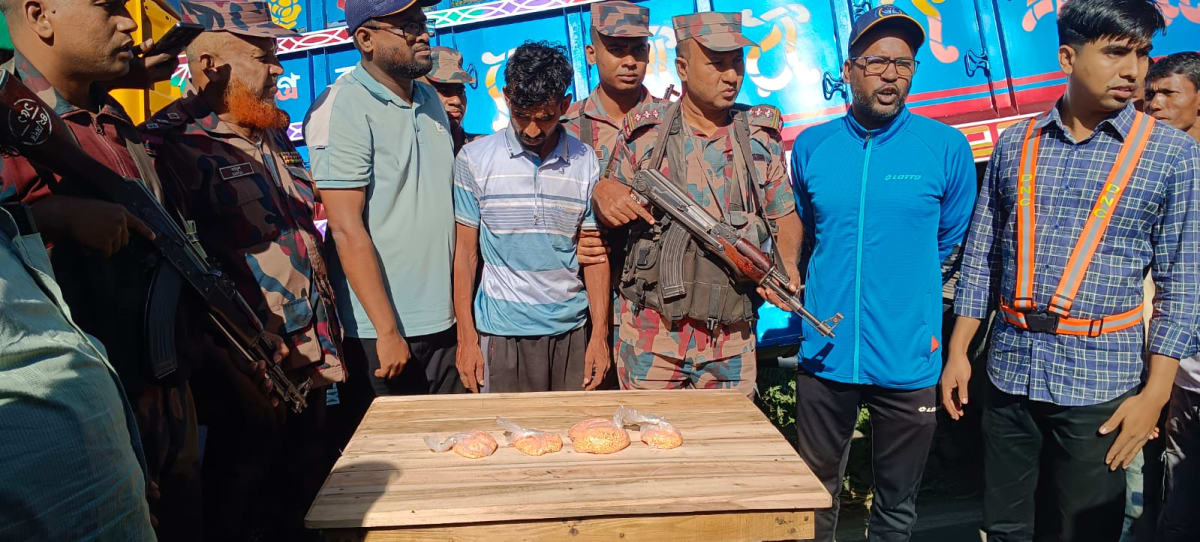 দিনাজপুর ব্যাটালিয়ন (৪২ বিজিবি)  কর্তৃক বিপুল পরিমাণ ইয়াবা ট্যাবলেট ও যানবাহনসহ আটক -১