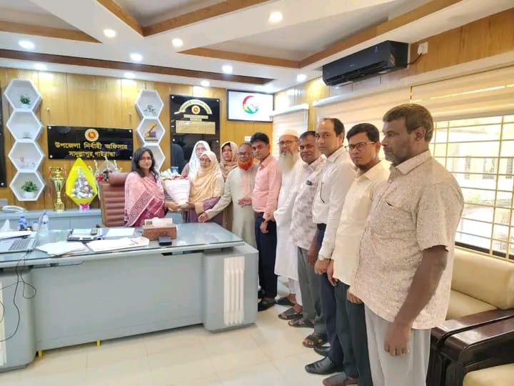 সাদুল্লাপুরে শিক্ষাপ্রতিষ্ঠান প্রধানদের সঙ্গে নবাগত ইউএনওর মতবিনিময়।