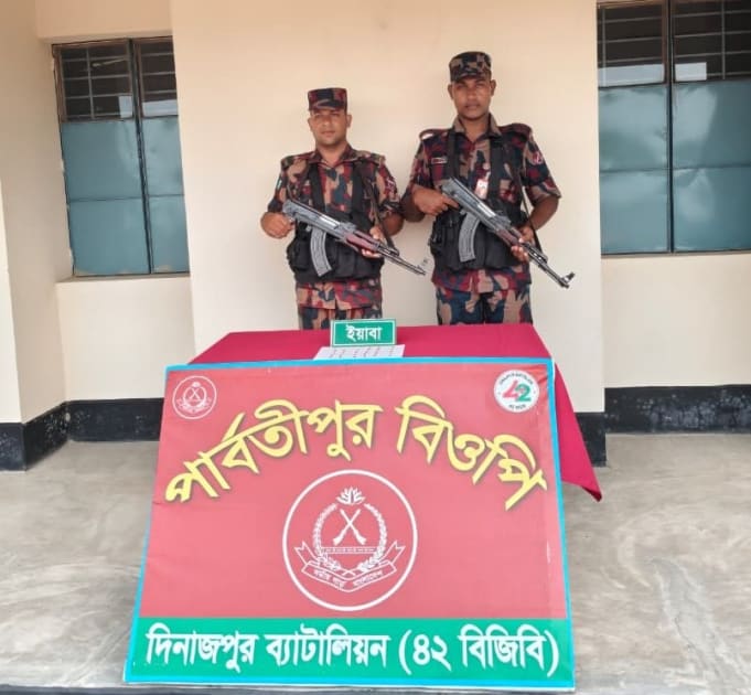 দিনাজপুর ব্যাটালিয়ন (৪২ বিজিবি)অভিযানে রানীশংকৈল ও হরিপুর সীমান্তে ইয়াবা ট্যাপেন্টাডল ট্যাবলেট উদ্ধার।