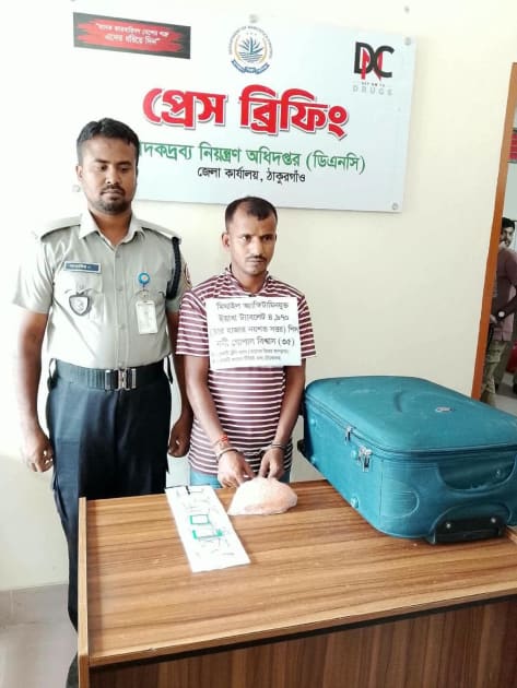 ঠাকুরগাঁওয়ে ৪ হাজার ৯৭০ পিস ইয়াবা যাত্রী গ্রেপ্তার -১