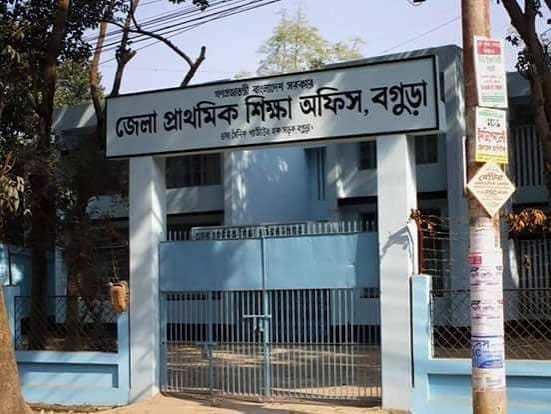 বগুড়ার ১৩ উপজেলায় প্রথম দফায় যাচ্ছে ব্যাগ, ইউনিফর্ম ও জুতা