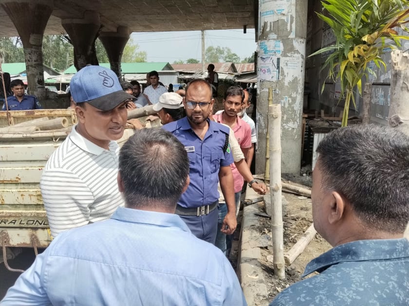 ছোনকা বাজার আন্ডারপাসের দুই পাশে অবৈধ দোকান উচ্ছেদ, রোপণ করা হচ্ছে শোভাবর্ধন গাছ