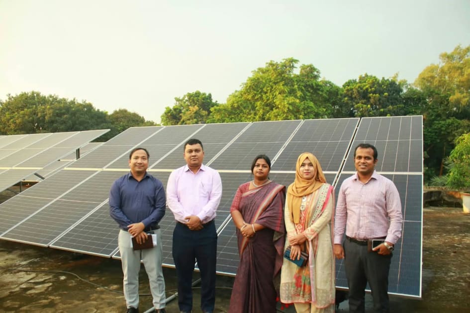 ছাদ থেকেই বিদ্যুৎ উৎপাদন: জাতীয় গ্রিডে যুক্ত হলো কুড়িগ্রাম জেলা প্রশাসনের ৪৫ কিলোওয়াট সোলার