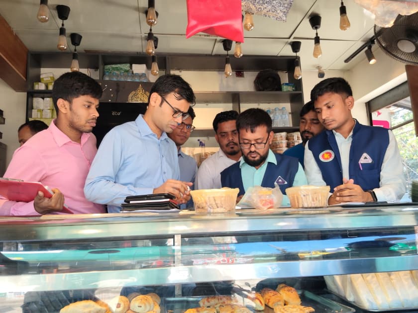 বগুড়ায় লাইসেন্স ছাড়াই বেকারি পণ্য উৎপাদন, দুই প্রতিষ্ঠানকে ৩৫ হাজার টাকা জরিমানা