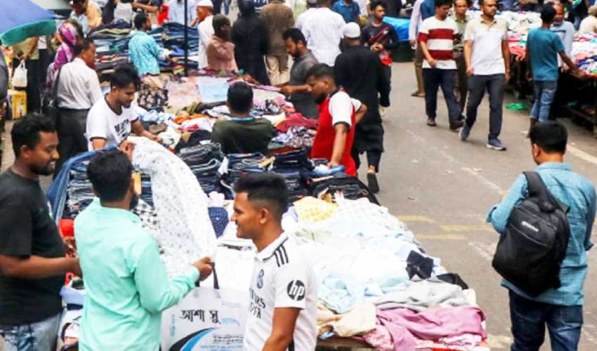 মাদানী অ্যাভিনিউয়ে সড়ক সংকুচিত, বাড়ছে দুর্ঘটনার শঙ্কা