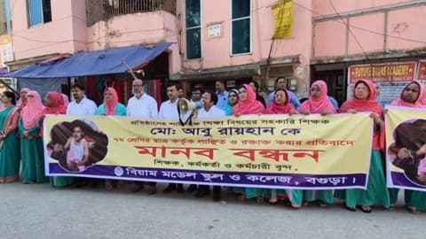 ছেলেকে খুঁজে পেলে শিক্ষকের পা ধরে ক্ষমা চাওয়াতে চান বাবা